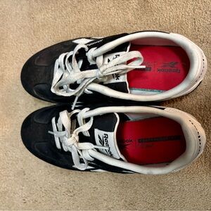 Reebok Black Sneakers. Size 7. Great condition